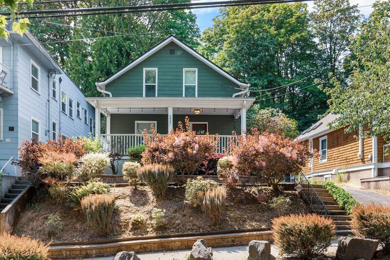 4927 S Corbett Ave in Portland, OR - Building Photo