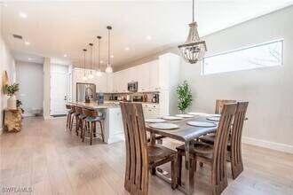 3552 Hibiscus Ave in Naples, FL - Building Photo - Building Photo