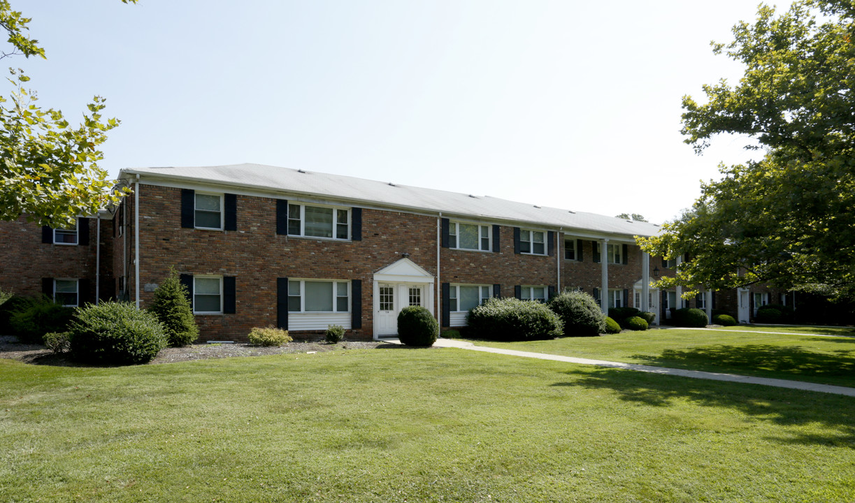 Greenfield Gardens in Edison, NJ - Building Photo