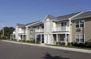 Fairfield Maples at North Lindenhurst Apartments