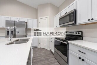 3310 W 9th St N in Wichita, KS - Building Photo - Building Photo