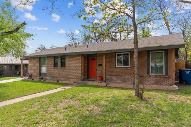1311 Briarcliff Blvd in Austin, TX - Foto de edificio - Building Photo