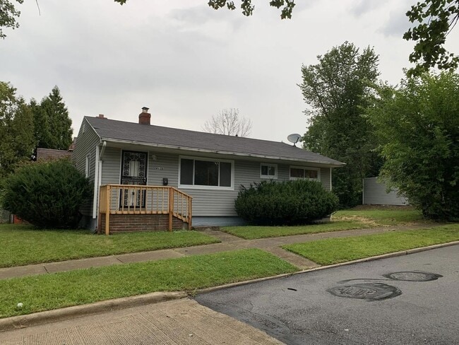 4609 Lee Rd in Cleveland, OH - Building Photo - Building Photo