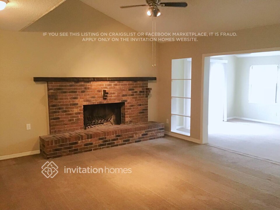 13055 Bent Pine Ct E in Jacksonville, FL - Foto de edificio