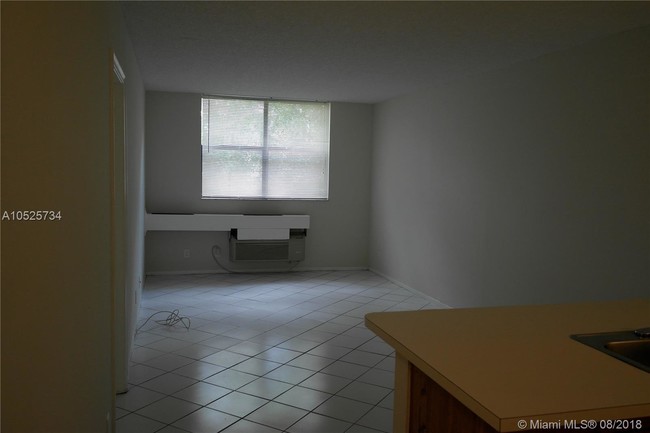 2401 Riverside Dr-Unit -314-B in Coral Springs, FL - Foto de edificio - Building Photo