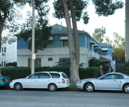 11101 Camarillo St in North Hollywood, CA - Foto de edificio - Building Photo