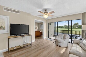 451 Greensward Ln in Delray Beach, FL - Building Photo - Building Photo