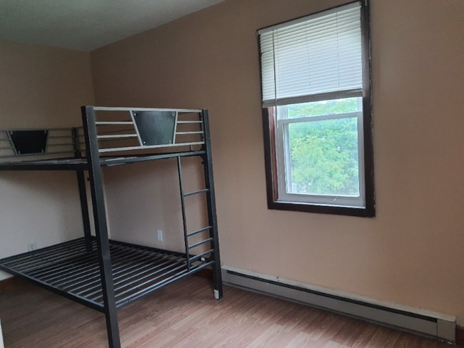 8 Hooper St-Unit -APT B in Athens, OH - Building Photo - Building Photo