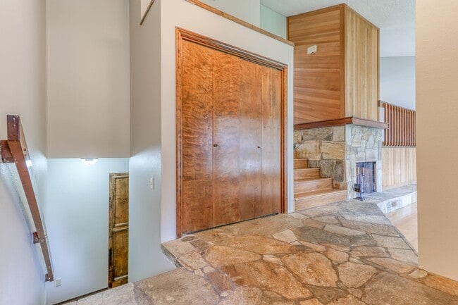 2311 NE Parkview Dr in Vancouver, WA - Building Photo - Building Photo