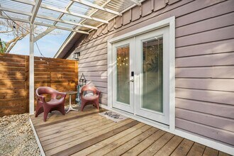 211 Lessin Ln in Austin, TX - Building Photo - Building Photo