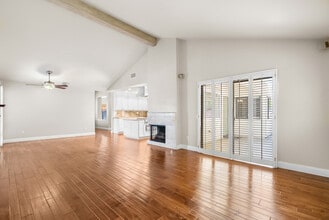 9835 Columbus Ave in Los Angeles, CA - Building Photo - Building Photo