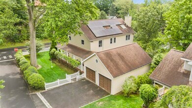 54 Sinawoy Rd in Greenwich, CT - Building Photo - Building Photo