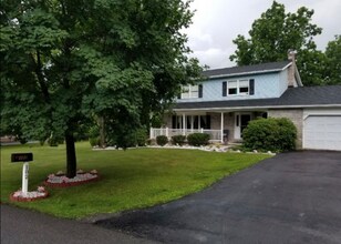 102 Meadow Run Ln in Stroudsburg, PA - Building Photo - Building Photo