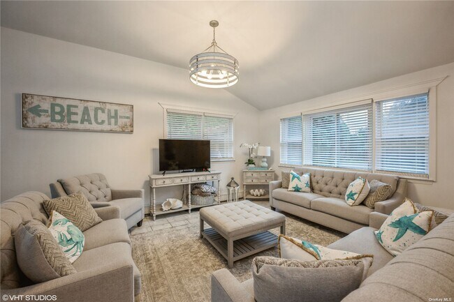 2420 Plum Island Ln in Orient, NY - Building Photo - Building Photo