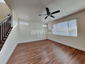 901 N Barkvine Ave in Star, ID - Foto de edificio - Building Photo