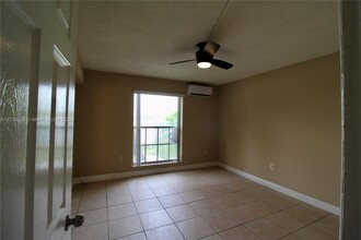 2290 NW N River Dr-Unit -10 in Miami, FL - Building Photo - Building Photo