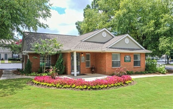 Madison Pines Apartment Homes in Madison, AL - Foto de edificio - Building Photo