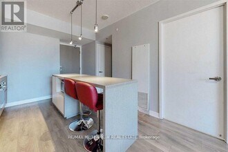 88 Harbour St in Toronto, ON - Building Photo - Building Photo