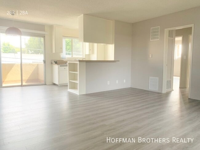 property at 1642 Barry Ave