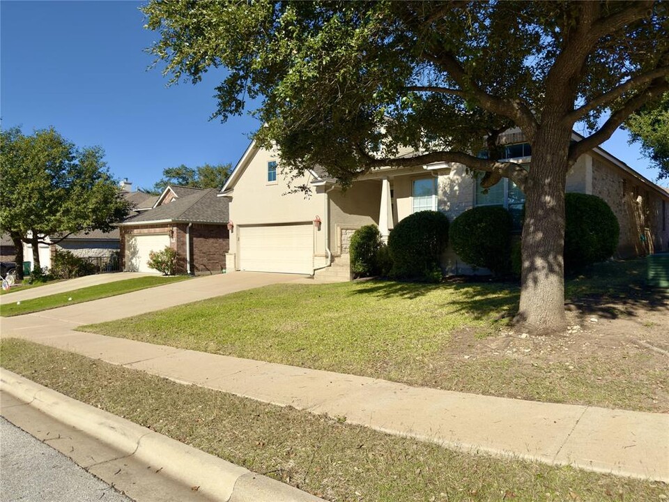 2108 Tattler Dr in Cedar Park, TX - Foto de edificio