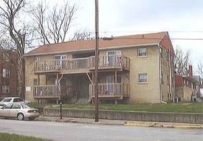 700 S Poplar St Apartments