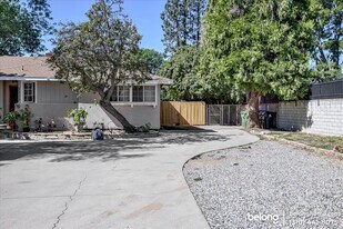8833 Paso Robles Ave in Los Angeles, CA - Building Photo