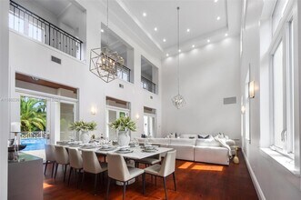 101 Holly Ln in Plantation, FL - Foto de edificio - Building Photo