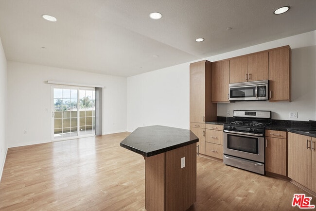 property at 1408 W Washington Blvd