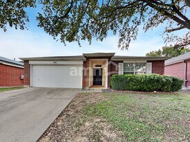 1420 Mosscreek Dr in Denton, TX - Building Photo