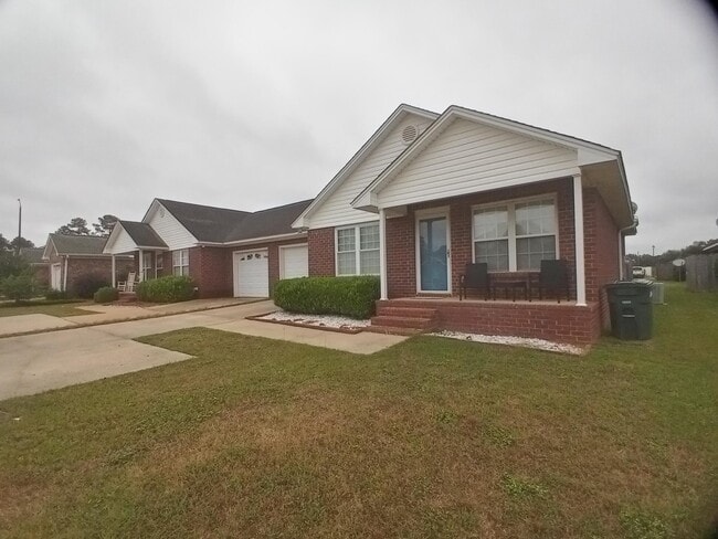 2212 Dartmouth Dr in Sumter, SC - Building Photo - Building Photo