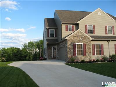 8376 Scenic View Dr in Breinigsville, PA - Building Photo - Building Photo