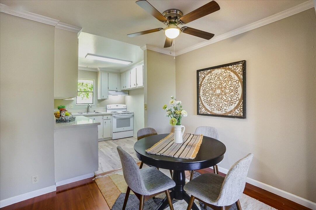 250 Chilpancingo Pkwy in Pleasant Hill, CA - Building Photo