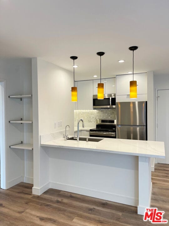 property at 1440 Veteran Ave