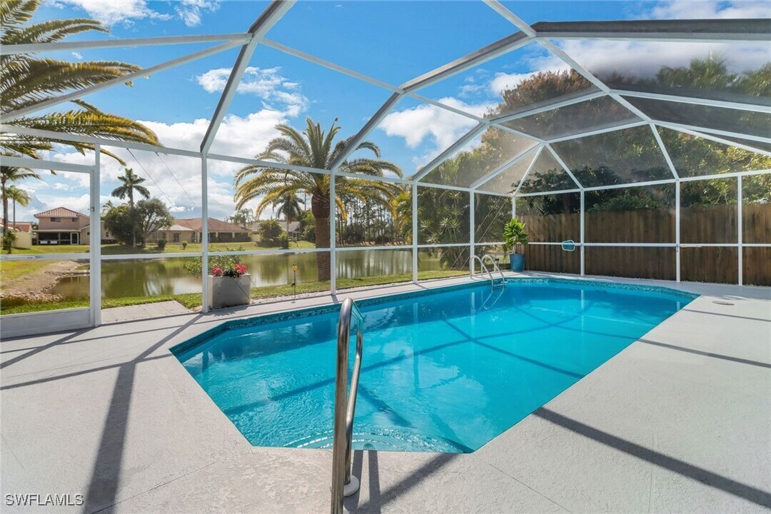 1139 Jardin Dr in Naples, FL - Foto de edificio