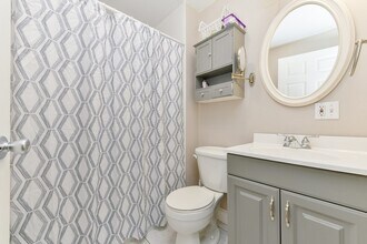 158 Cottage St, Unit #4R in Boston, MA - Building Photo - Building Photo