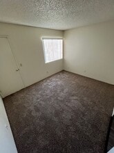 900 Susan Dr in Delano, CA - Building Photo - Building Photo