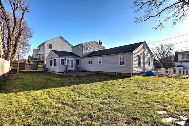 22 Usher St in Milford, CT - Building Photo - Building Photo