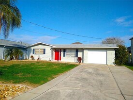 13604 Evelane Dr in Hudson, FL - Building Photo