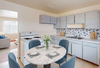 1033 Louisiana Blvd SE in Albuquerque, NM - Building Photo - Building Photo