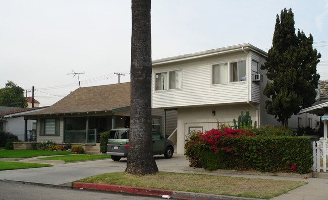409-413 E Lomita Ave in Glendale, CA - Building Photo - Building Photo