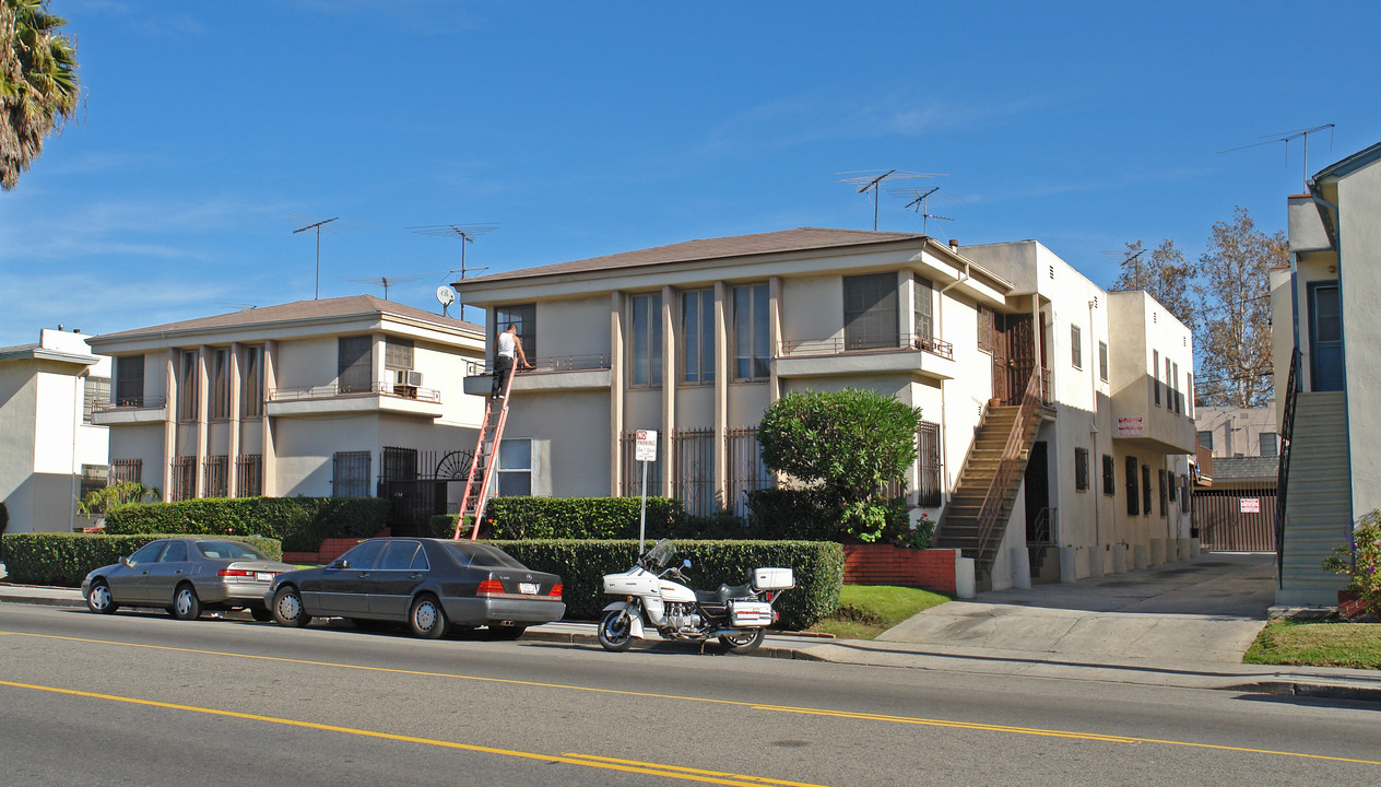 1160 S Fairfax Ave in Los Angeles, CA - Building Photo