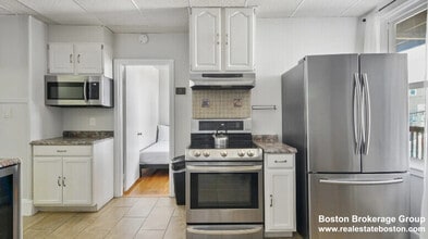 823 Dorchester Ave, Unit 2 in Boston, MA - Building Photo - Building Photo