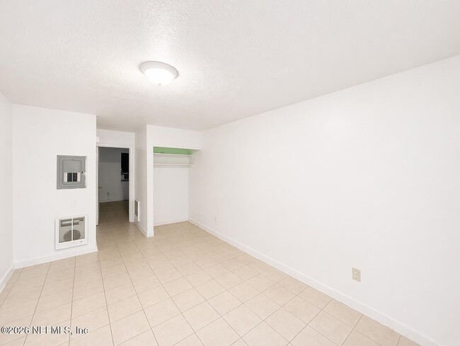 7104 Ken Knight Dr W in Jacksonville, FL - Building Photo - Building Photo