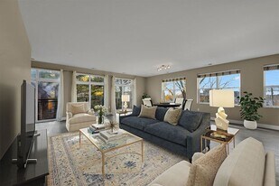 McGovern House in Highland Park, IL - Building Photo