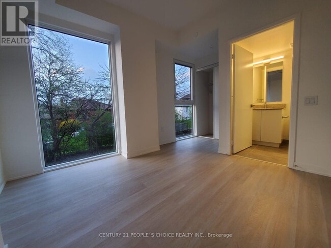 500 Wilson Ave in Toronto, ON - Building Photo - Building Photo