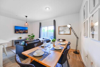 171 NW 158th St in Miami, FL - Foto de edificio - Building Photo