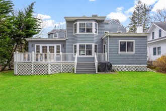 75 Fernwood Rd in Larchmont, NY - Building Photo - Building Photo