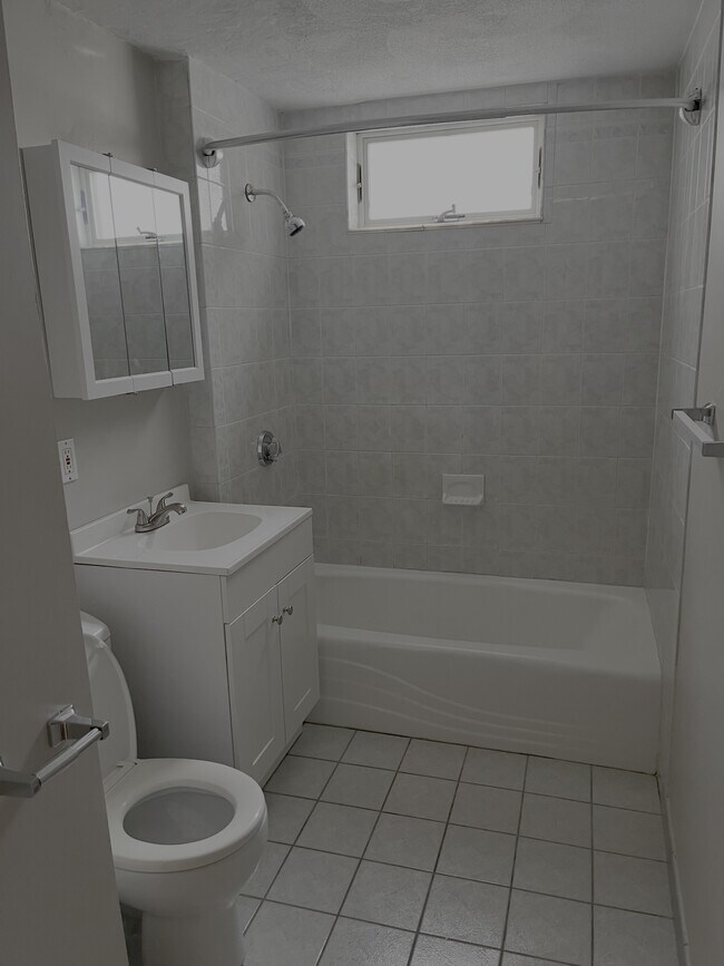 60 Auburn St, Unit 1 in Medford, MA - Building Photo - Building Photo
