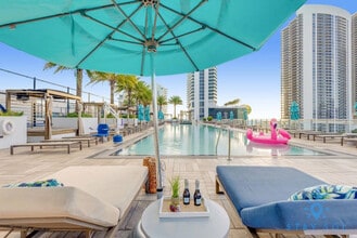 4010 S Ocean Dr in Hollywood, FL - Building Photo - Building Photo