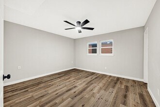 5000 Pease St in Houston, TX - Building Photo - Building Photo